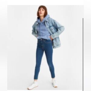 Women's Levi Jeans